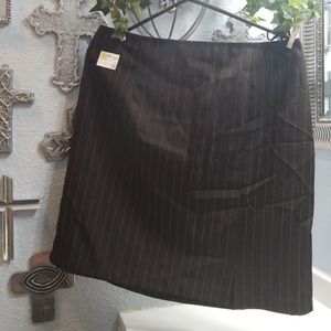 🆓️pinstripe skirt size 13/14